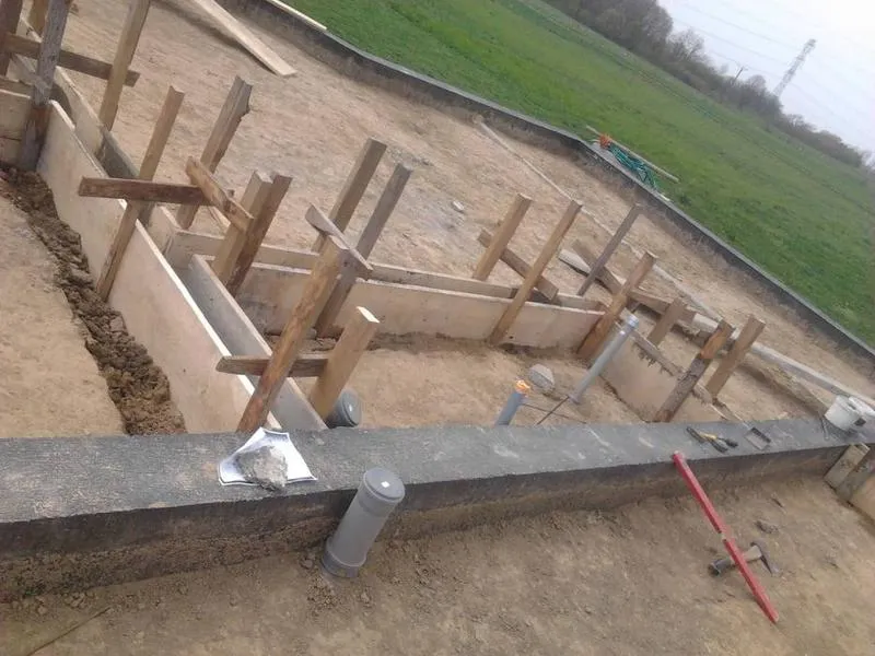 Czy pod ścianki działowe konieczne są fundamenty?