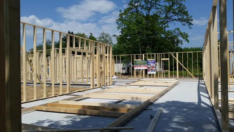 Jakie są realne koszty budowy parterowego domu drewnianego?