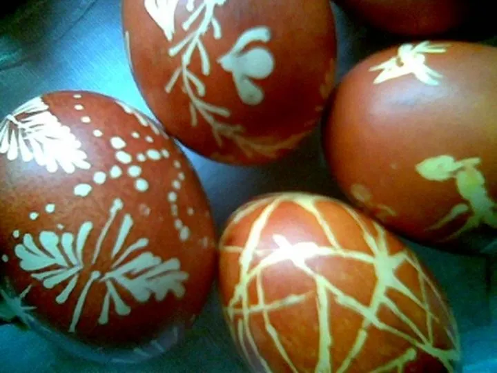 Magiczne techniki, jak pomalować pisanki farbami na święta