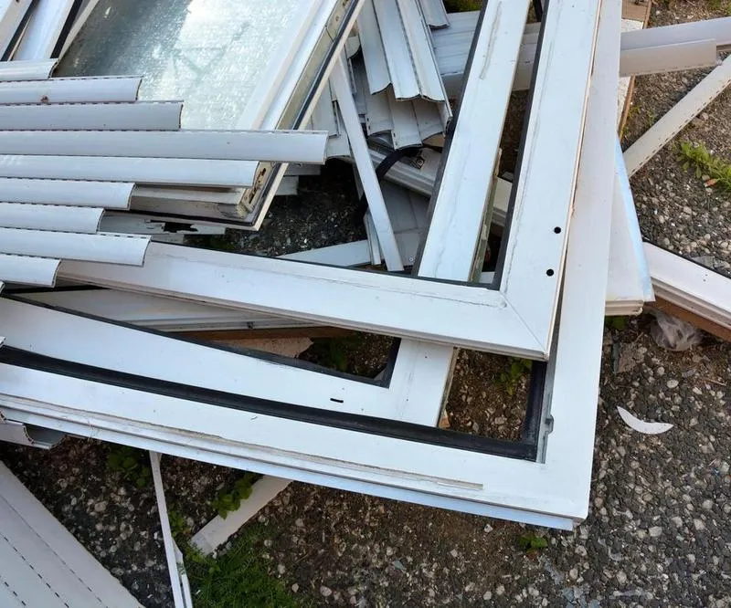 Praktyczny przewodnik: Gdzie wywieźć stare okna w ekologiczny sposób?