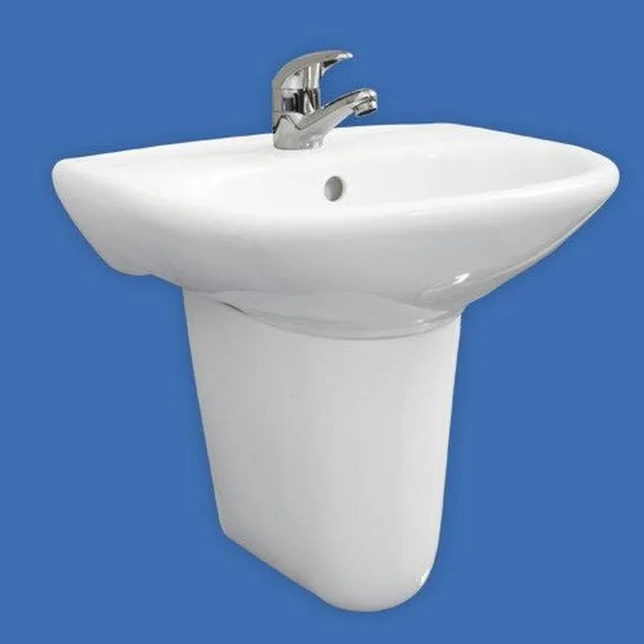 Praktyczny przewodnik: Jak skutecznie zamontować półpostument?