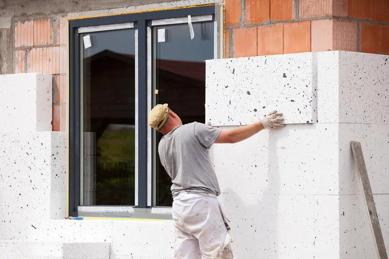 Styropian na piankę czy kołkować – co wybrać dla najlepszej izolacji?