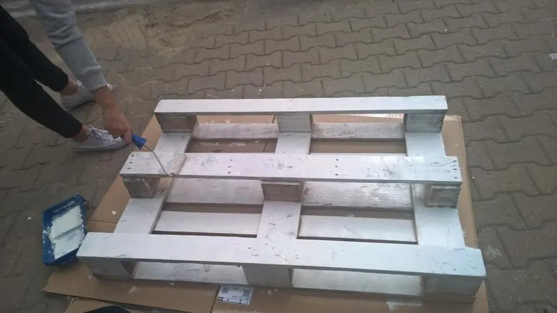 Farba do malowania palet