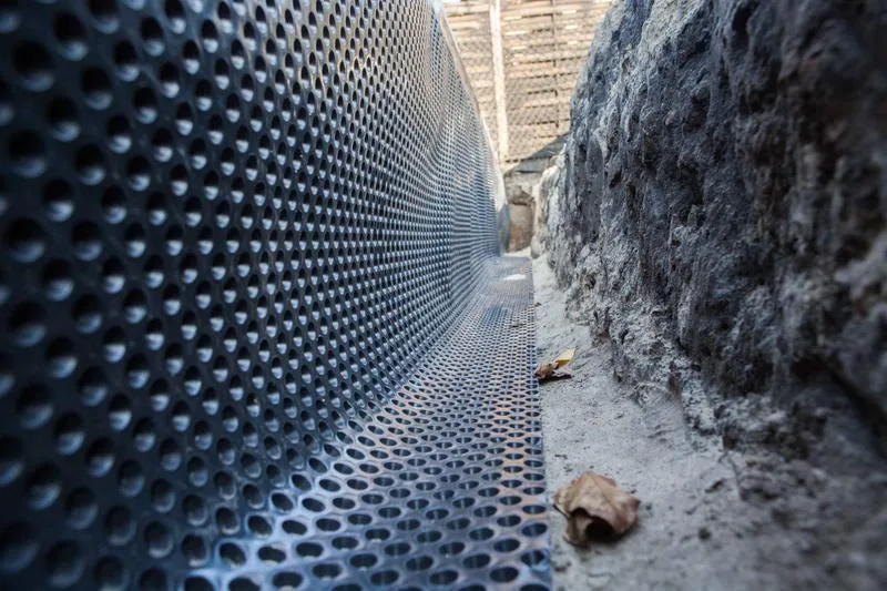 Izolacja fundamentów folią kubełkową